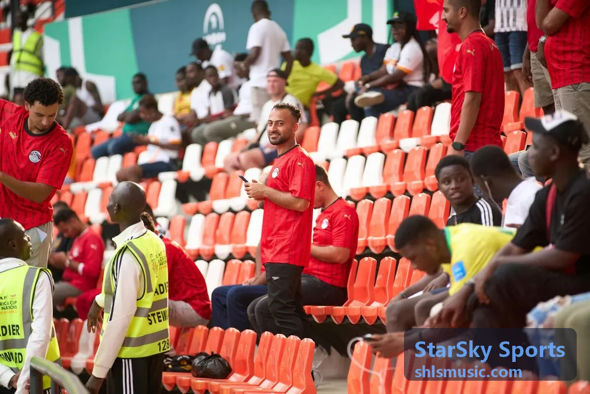 StarSky Sports 室内综合体育馆木地板场地，适合篮球与羽毛球训练